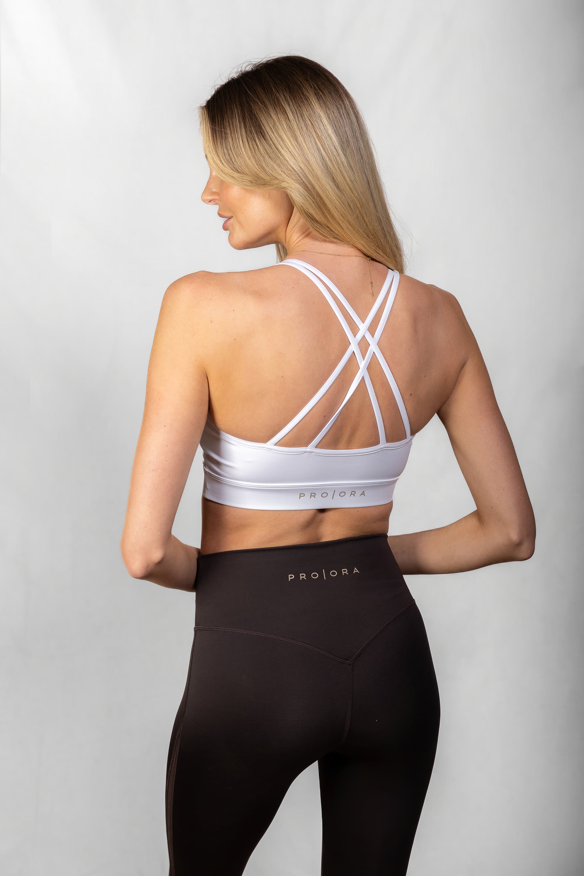 Women's Proformance Cross Back Sports Bra in White Onyx #Colour_White Onyx